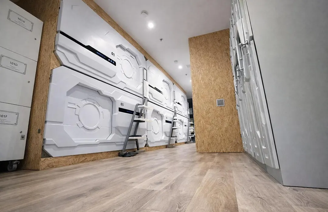 Space Q Capsule Hotel-1