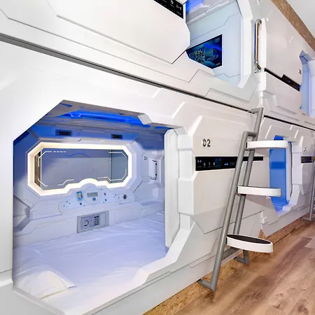 Space Q Capsule Hotel-2